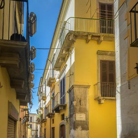 Almatros Design Ambra In Palazzo Storico شقة
